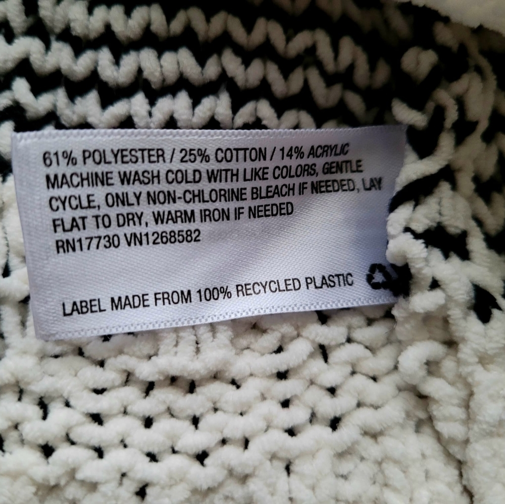 Universal Thread Women's Ribbed Cable Chenille Pu… - image 8